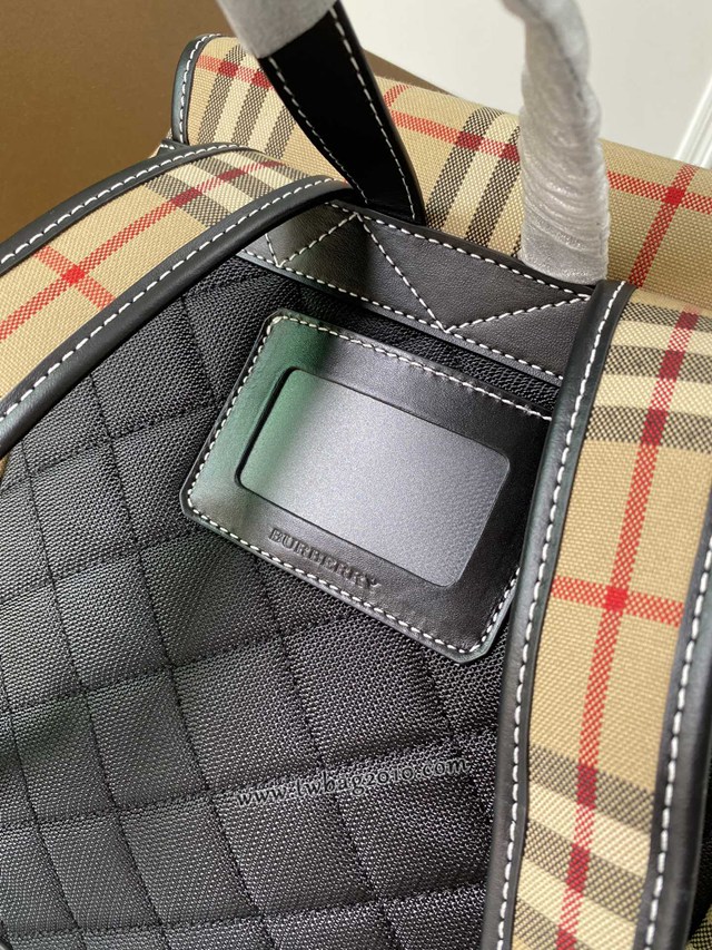 Burberry專門店新款雙肩包 巴寶莉經典格紋男女款後背包 yxb1194